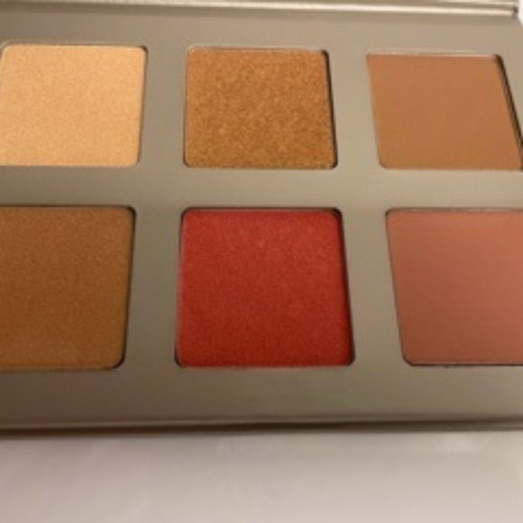 ✨CLOSET CLEAR OUT ✨ NEW Blaze chaser face palette - Picture 4 of 5